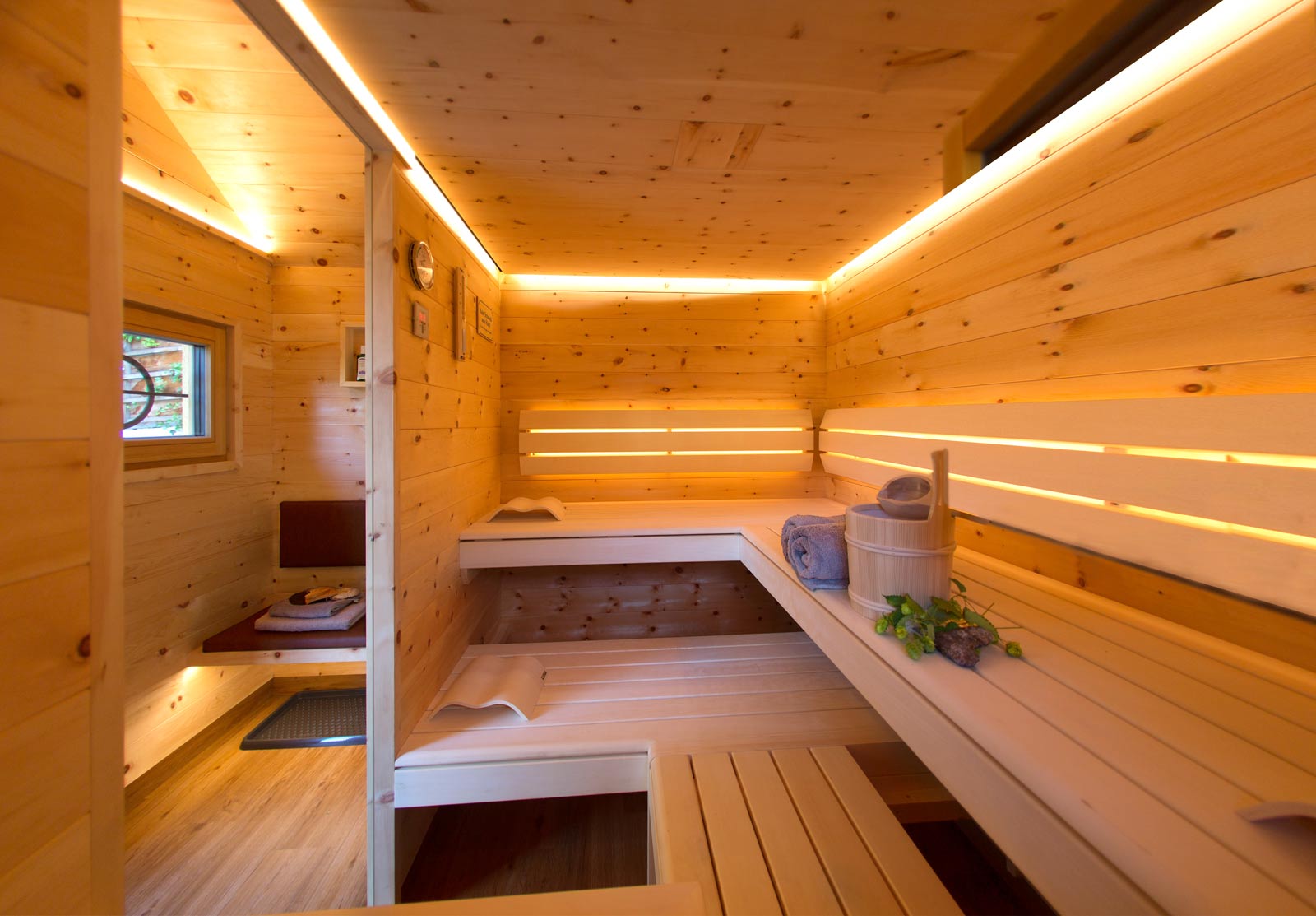 Pinewood sauna